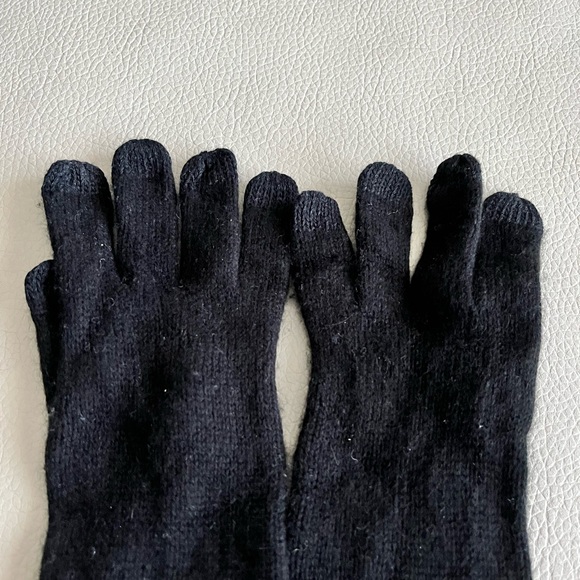 NWOT - Authentic UGG Women’s Wool Cashmere Blended Knit Touchscreen Gloves - Picture 3 of 5